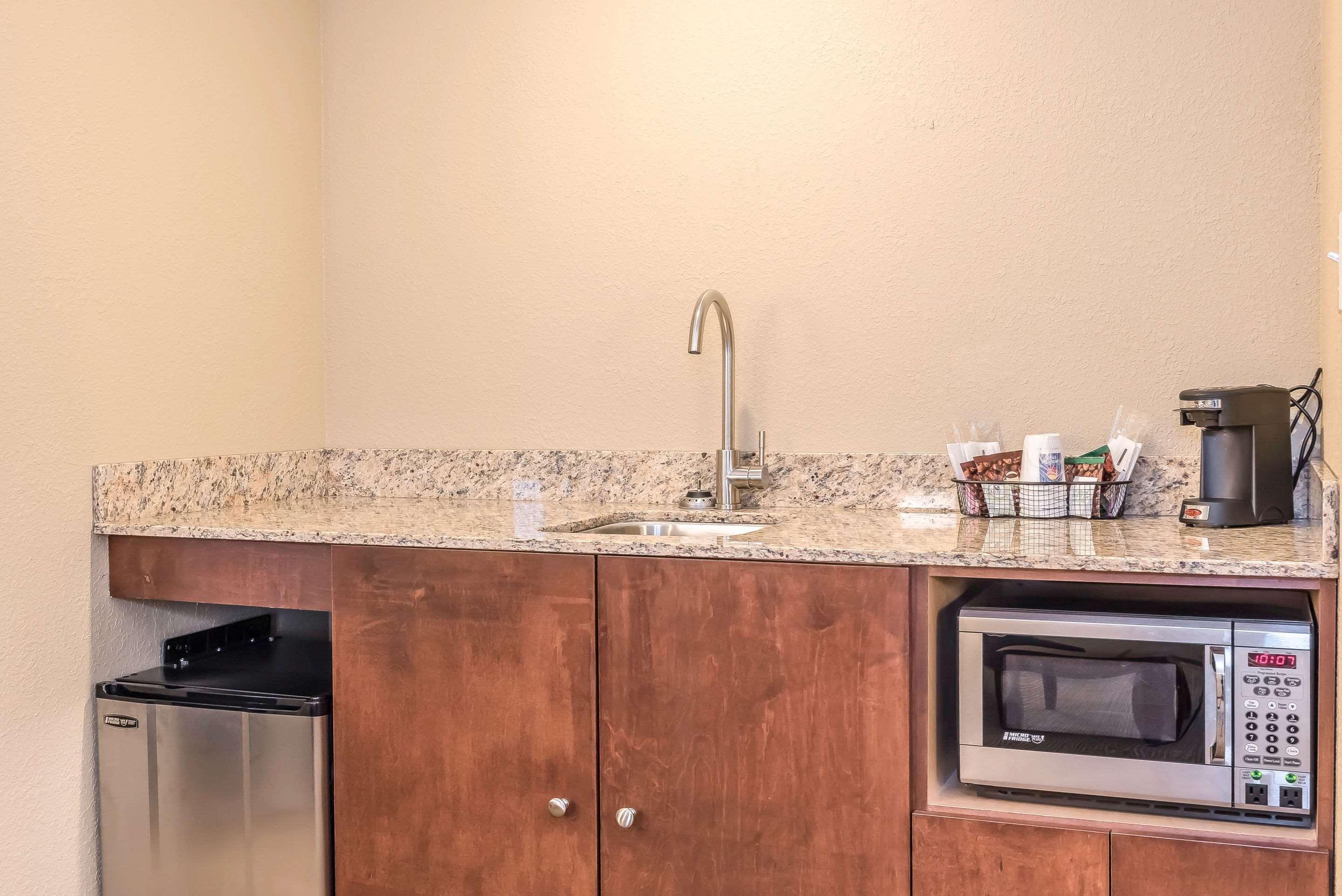 Comfort Inn & Suites Piqua-Near Troy-I75 Bagian luar foto