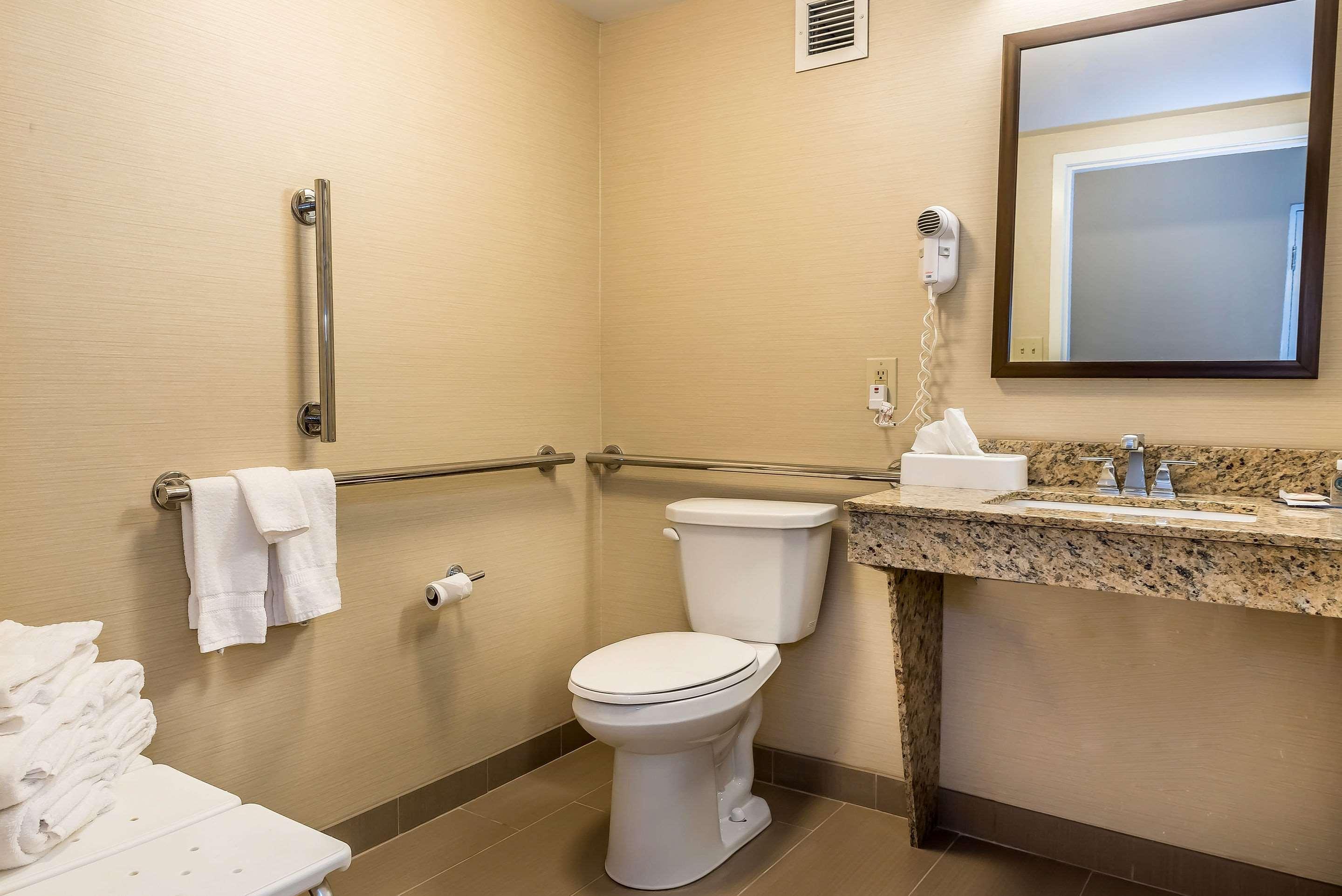 Comfort Inn & Suites Piqua-Near Troy-I75 Bagian luar foto
